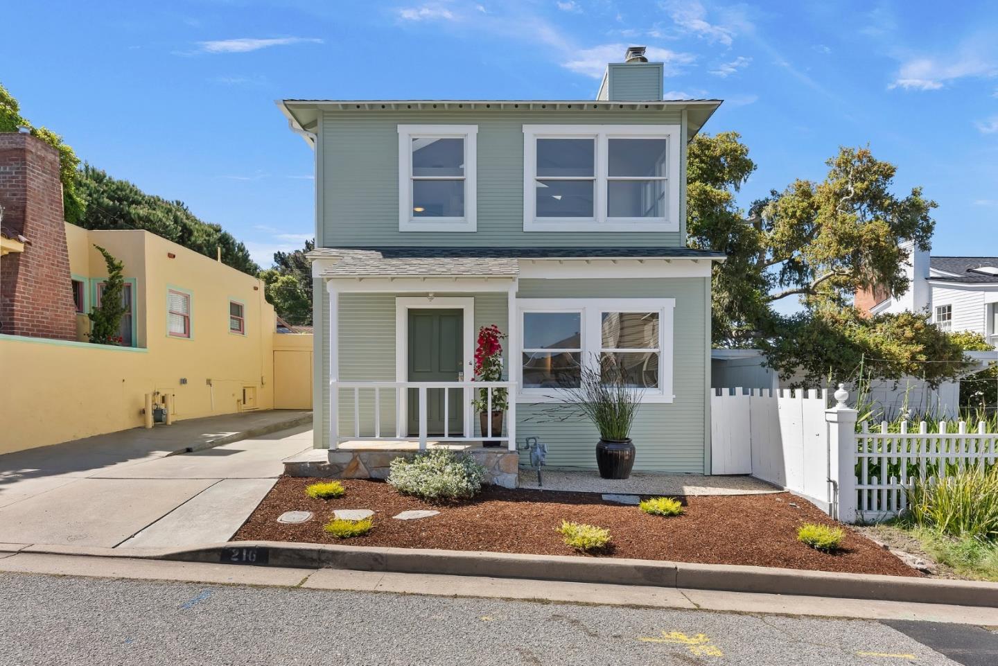 Detail Gallery Image 2 of 57 For 216 2nd St, Pacific Grove,  CA 93950 - 2 Beds | 2 Baths
