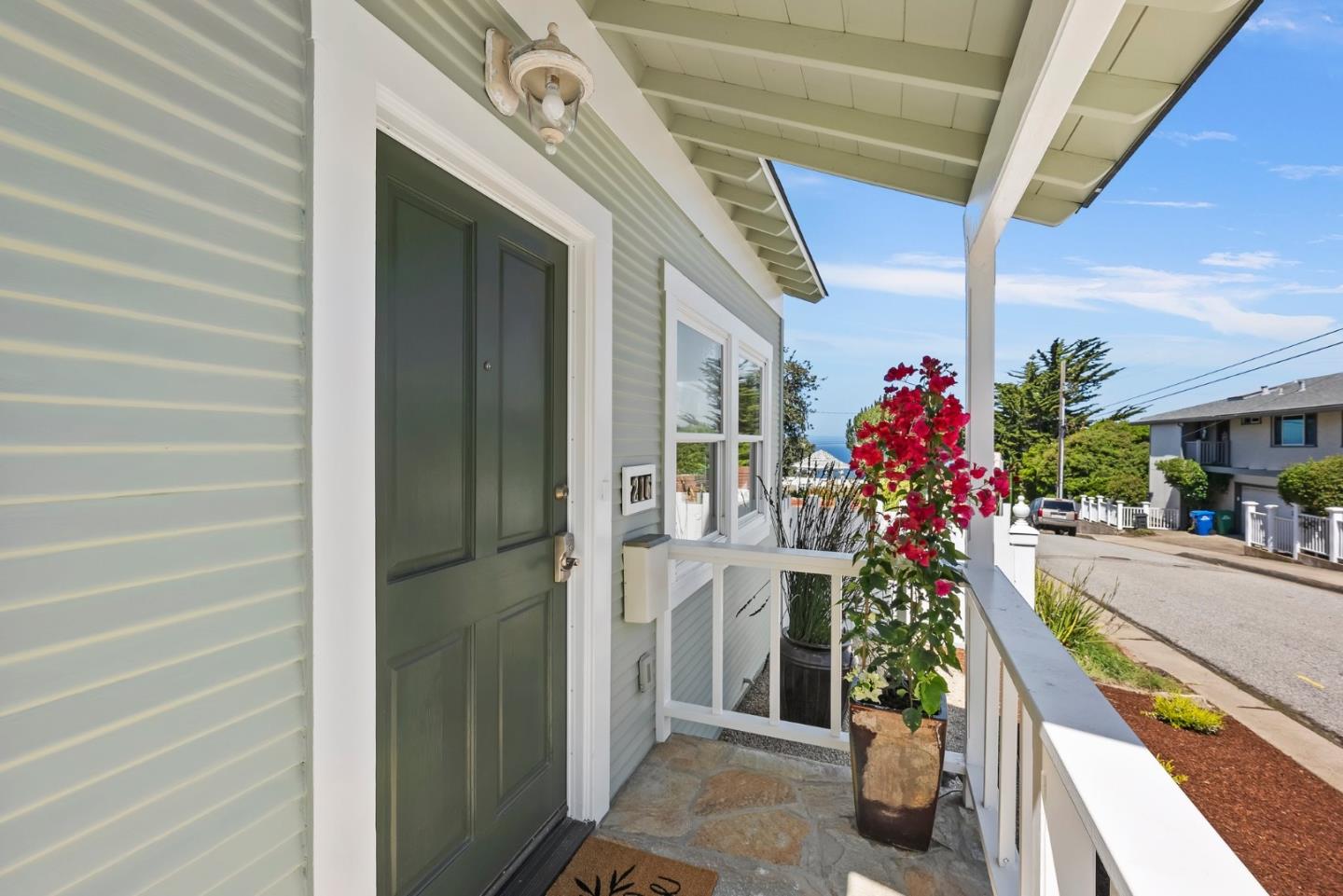 Detail Gallery Image 4 of 57 For 216 2nd St, Pacific Grove,  CA 93950 - 2 Beds | 2 Baths