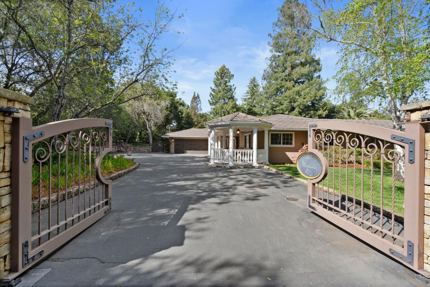 Photo of 165 Woodside Dr in Woodside, CA