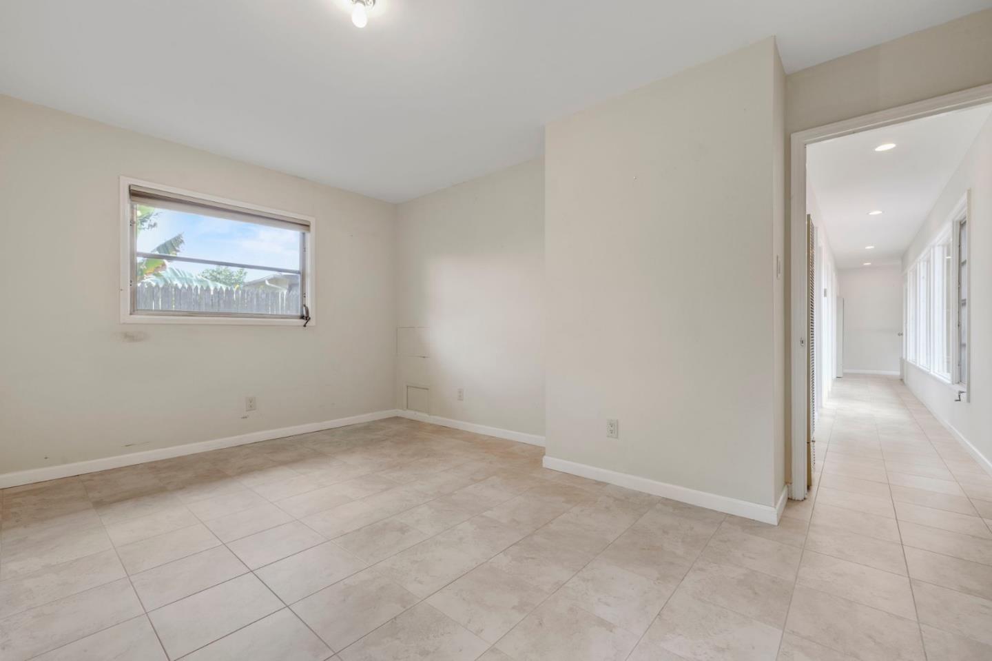 Detail Gallery Image 6 of 9 For 56 San Pedro St, Salinas,  CA 93901 - 4 Beds | 2/1 Baths