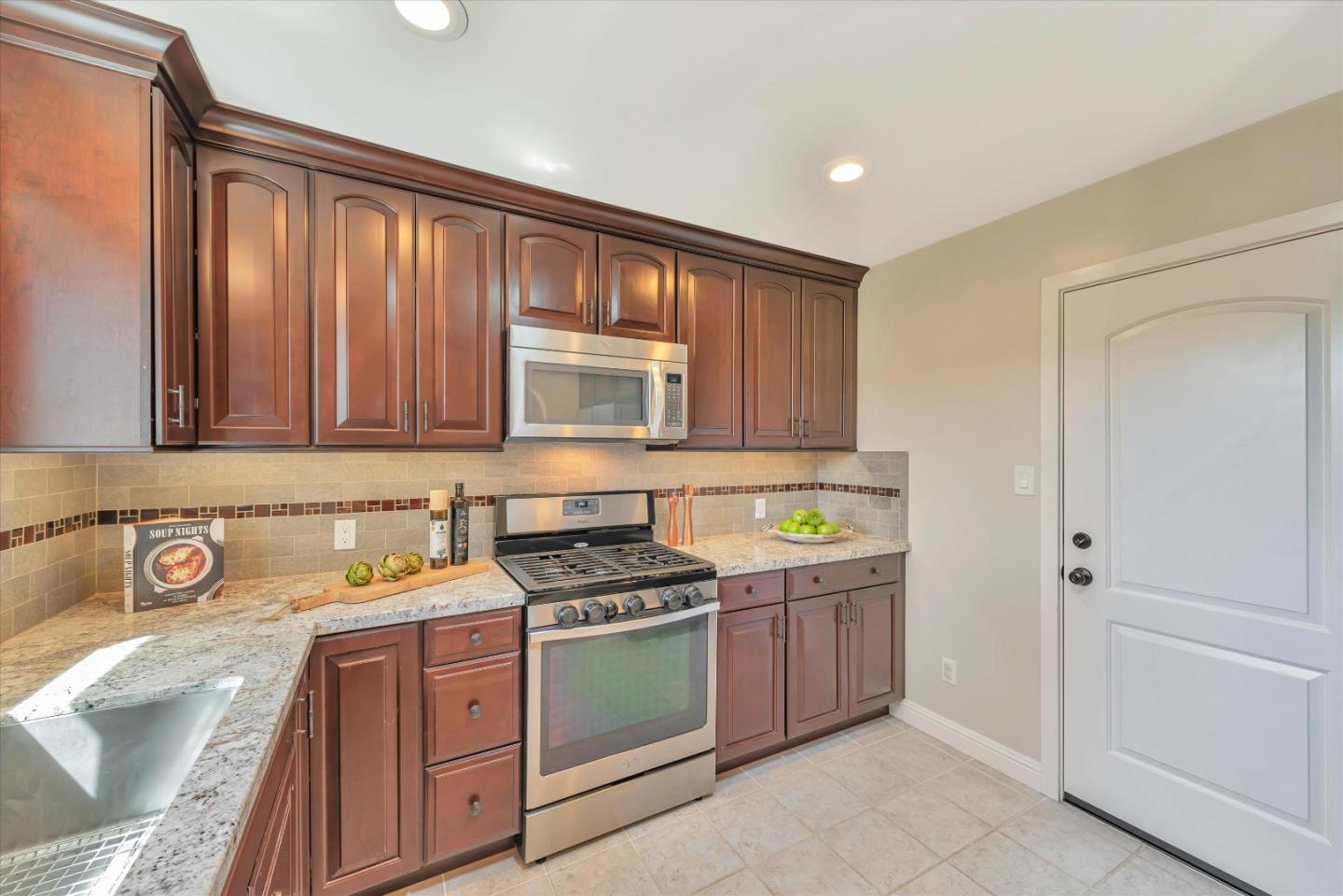 Detail Gallery Image 11 of 32 For 451 Halsey Ave, San Jose,  CA 95128 - 2 Beds | 1 Baths