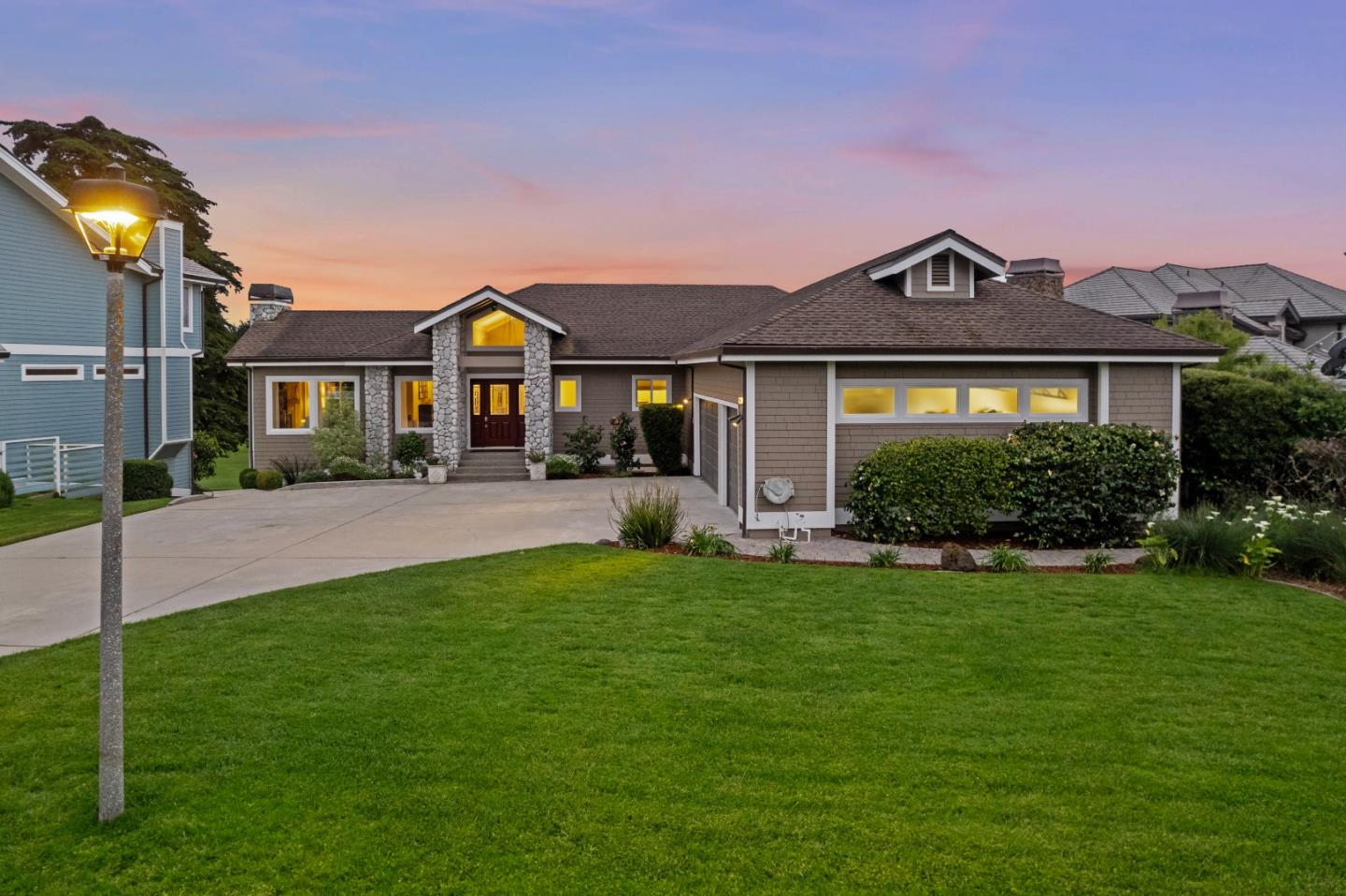 410 Fairway Dr, Half Moon Bay, CA 94019