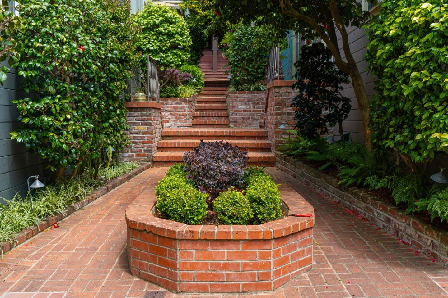 Detail Gallery Image 3 of 41 For 1340 Leavenworth St, San Francisco,  CA 94109 - 0 Beds | 1 Baths