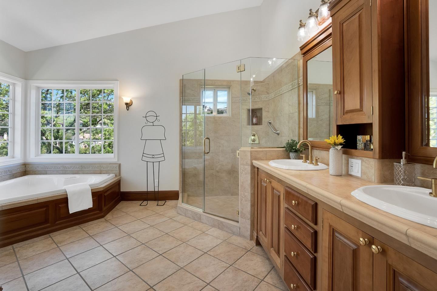 Detail Gallery Image 17 of 52 For 2315 Wildrose Ct, Gilroy,  CA 95020 - 4 Beds | 4/1 Baths