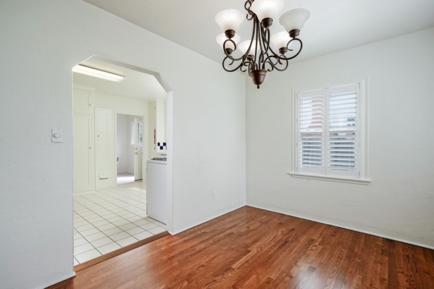 Detail Gallery Image 8 of 30 For 325 Hawthorne St, Salinas,  CA 93901 - 4 Beds | 2 Baths