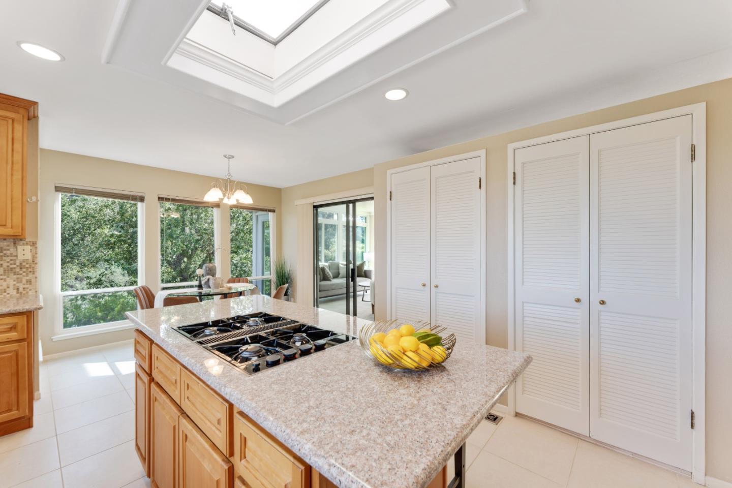Detail Gallery Image 17 of 47 For 11475 Canyon View Cir, Cupertino,  CA 95014 - 3 Beds | 2/1 Baths