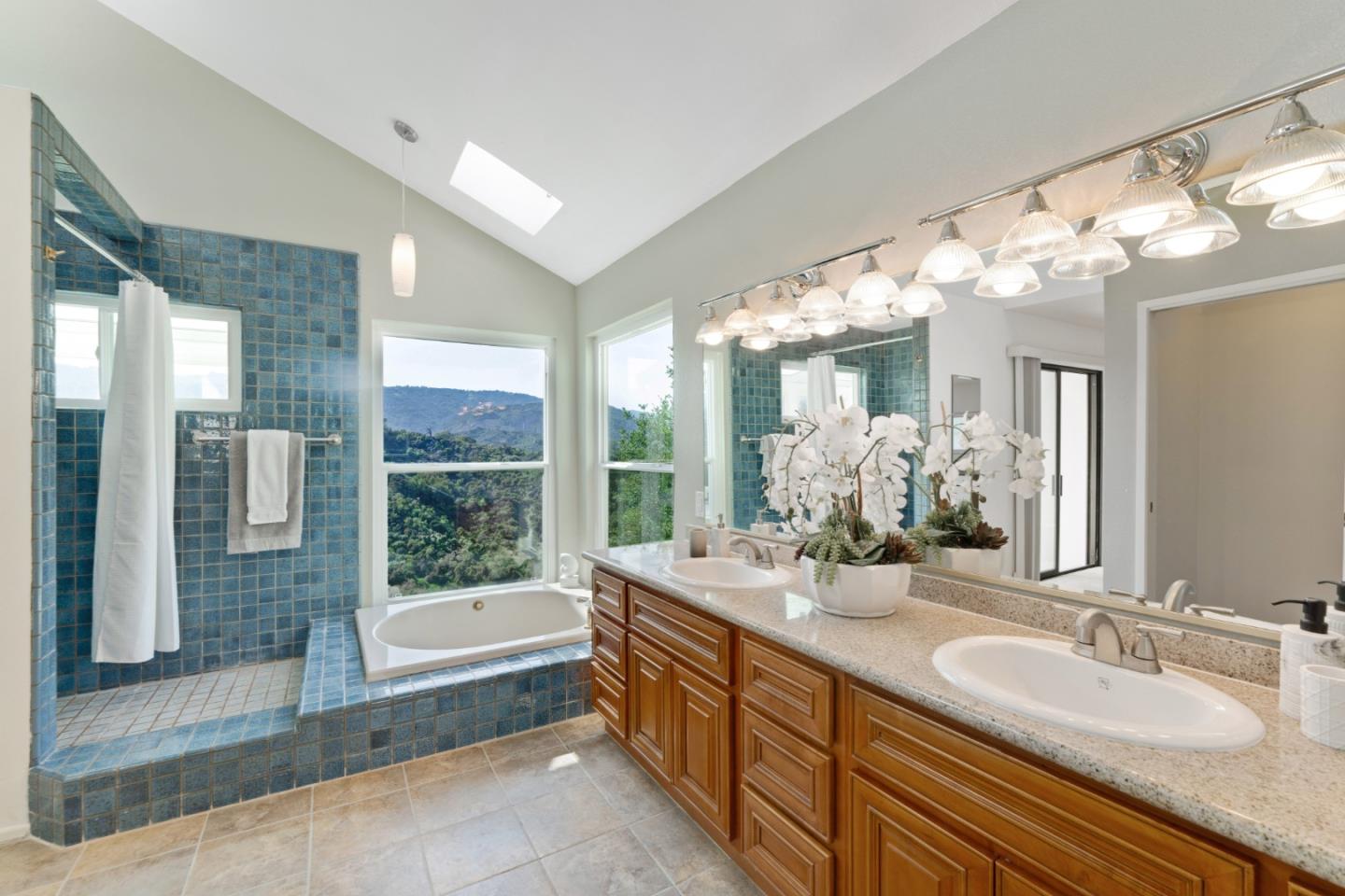 Detail Gallery Image 27 of 47 For 11475 Canyon View Cir, Cupertino,  CA 95014 - 3 Beds | 2/1 Baths