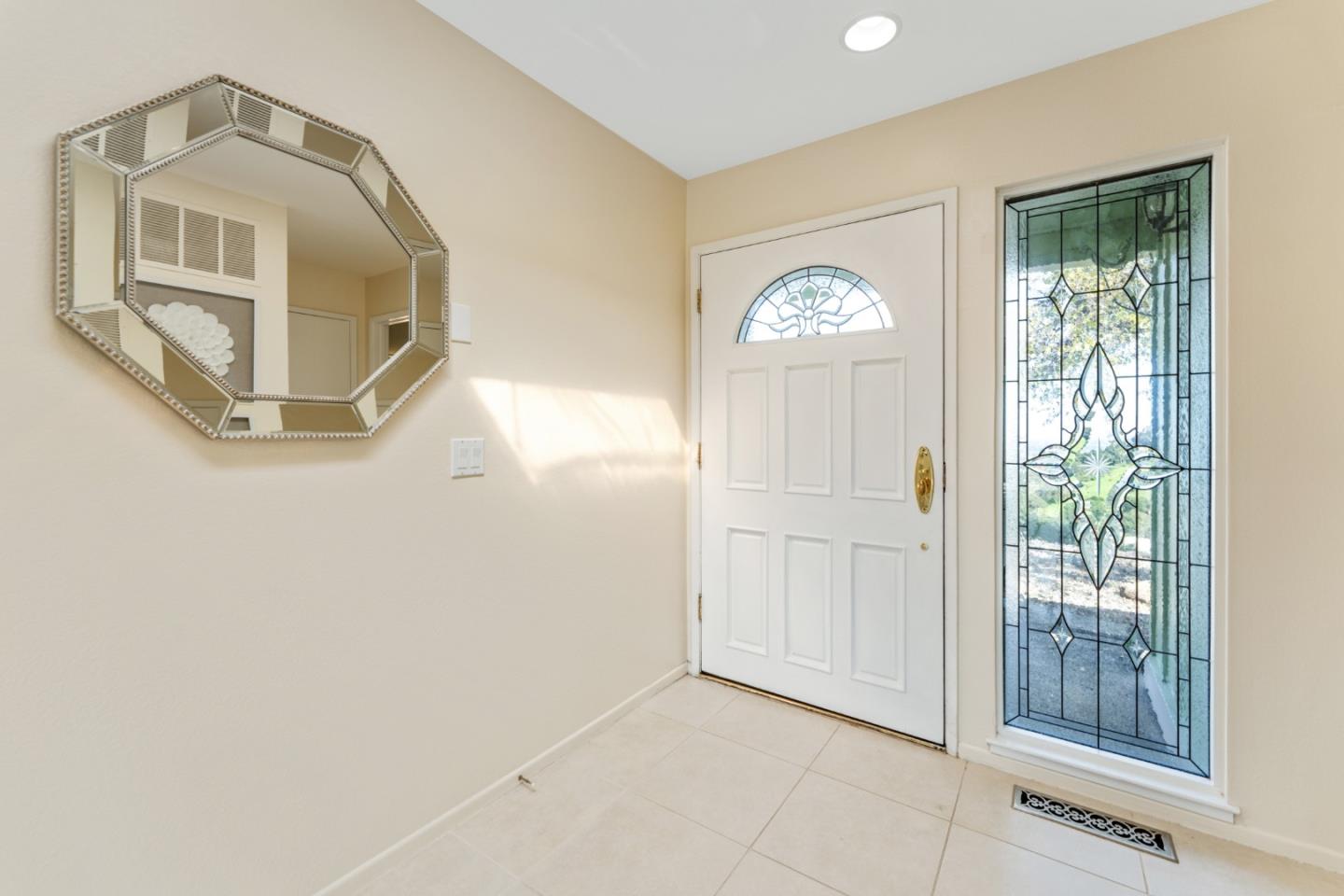 Detail Gallery Image 6 of 47 For 11475 Canyon View Cir, Cupertino,  CA 95014 - 3 Beds | 2/1 Baths