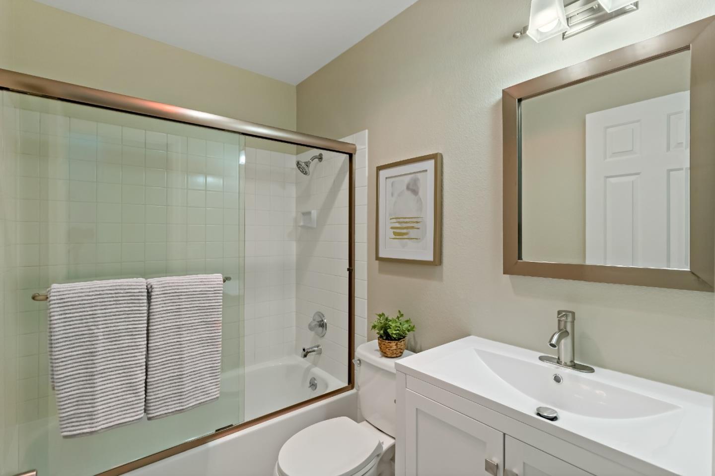 Detail Gallery Image 25 of 39 For 115 Monte Villa Ct, Campbell,  CA 95008 - 3 Beds | 2/1 Baths