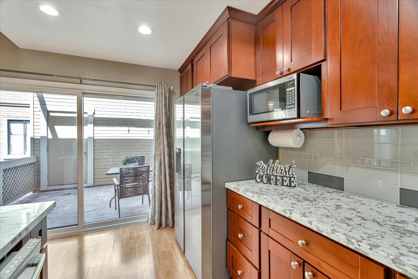 Detail Gallery Image 14 of 39 For 978 La Mesa Ter #D,  Sunnyvale,  CA 94086 - 3 Beds | 2/1 Baths