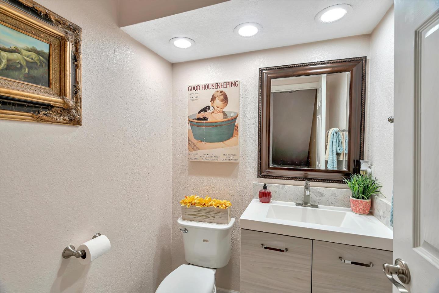 Detail Gallery Image 31 of 39 For 978 La Mesa Ter #D,  Sunnyvale,  CA 94086 - 3 Beds | 2/1 Baths