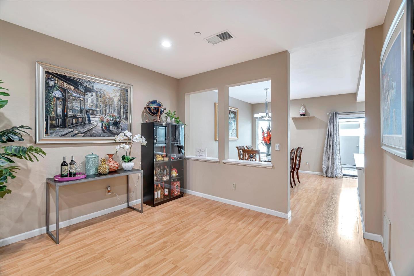 Detail Gallery Image 9 of 39 For 978 La Mesa Ter #D,  Sunnyvale,  CA 94086 - 3 Beds | 2/1 Baths