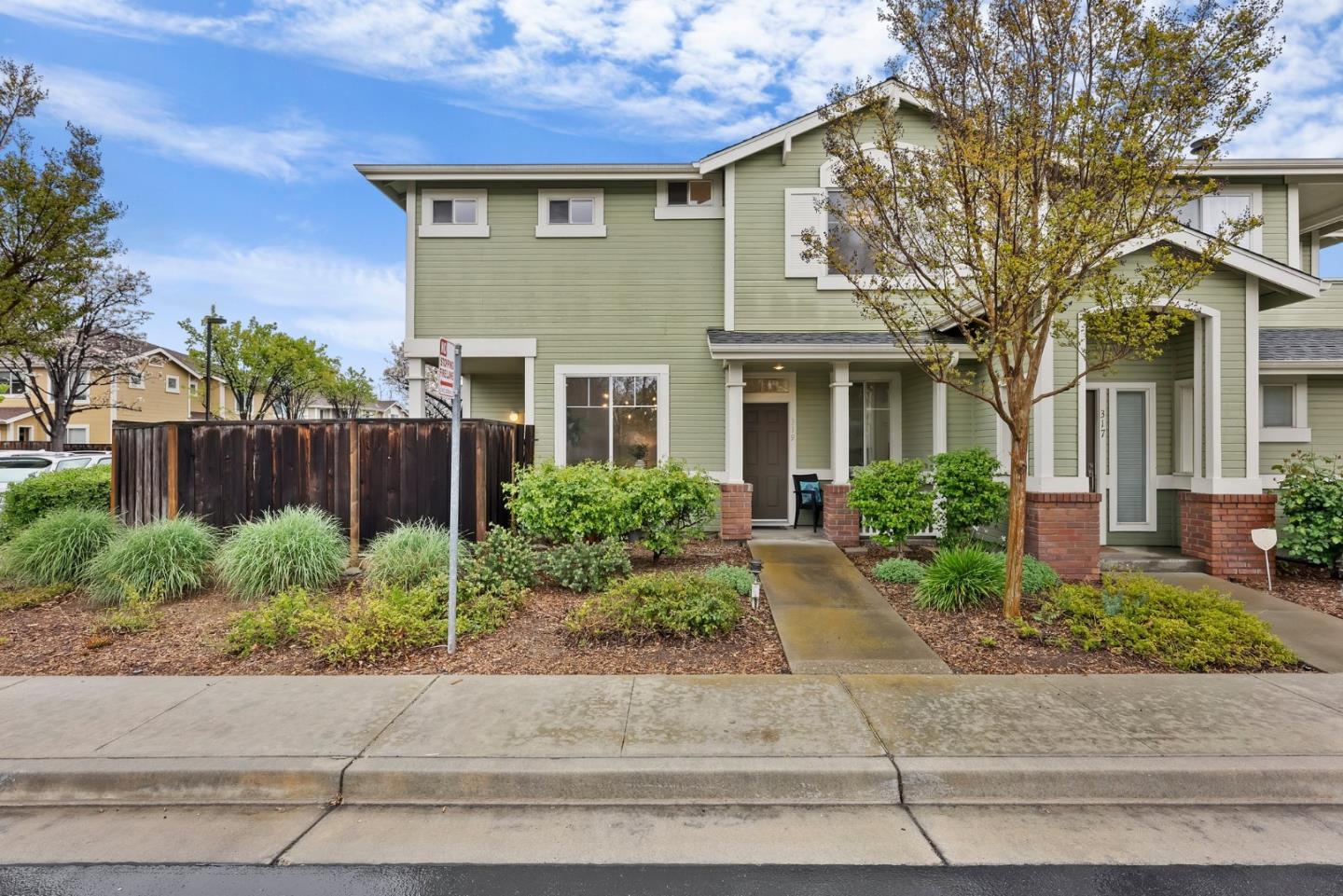Detail Gallery Image 1 of 50 For 319 Araglin Ct, San Jose,  CA 95136 - 3 Beds | 2/1 Baths