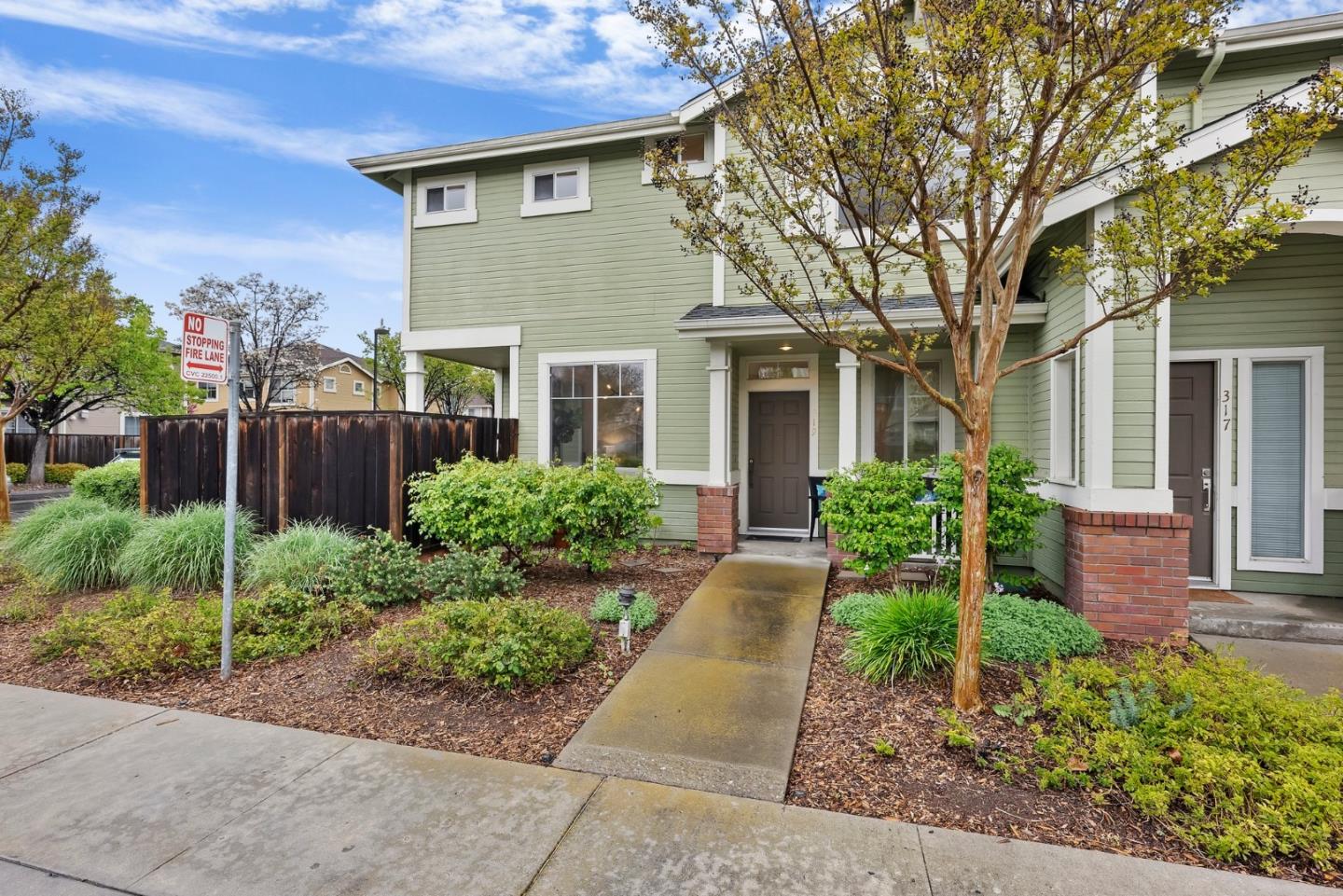 Detail Gallery Image 3 of 50 For 319 Araglin Ct, San Jose,  CA 95136 - 3 Beds | 2/1 Baths