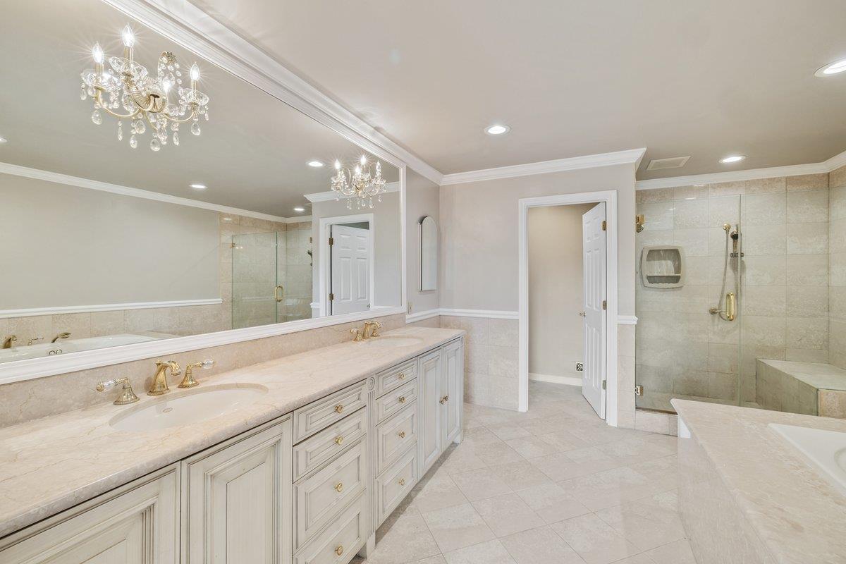 Detail Gallery Image 13 of 29 For 2585 Butternut Dr, Hillsborough,  CA 94010 - 4 Beds | 3/1 Baths