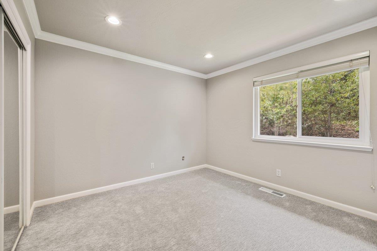 Detail Gallery Image 17 of 29 For 2585 Butternut Dr, Hillsborough,  CA 94010 - 4 Beds | 3/1 Baths