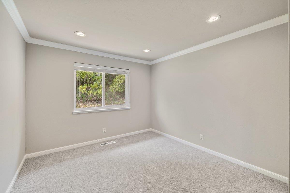 Detail Gallery Image 19 of 29 For 2585 Butternut Dr, Hillsborough,  CA 94010 - 4 Beds | 3/1 Baths