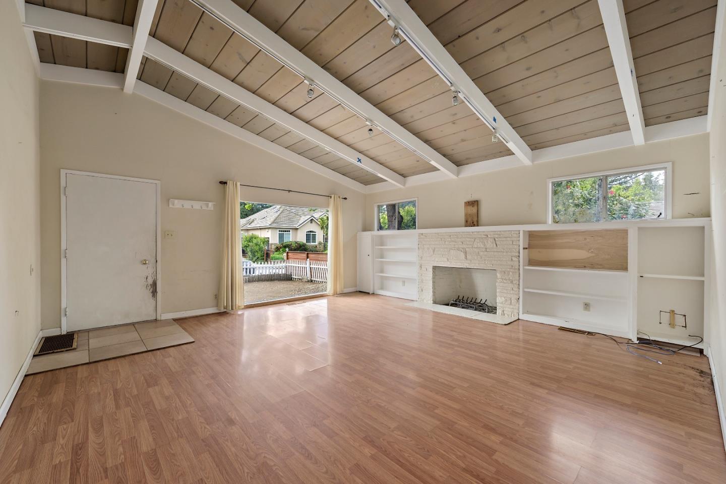 Detail Gallery Image 4 of 27 For 990 Lundy Ln, Los Altos,  CA 94024 - 4 Beds | 2 Baths