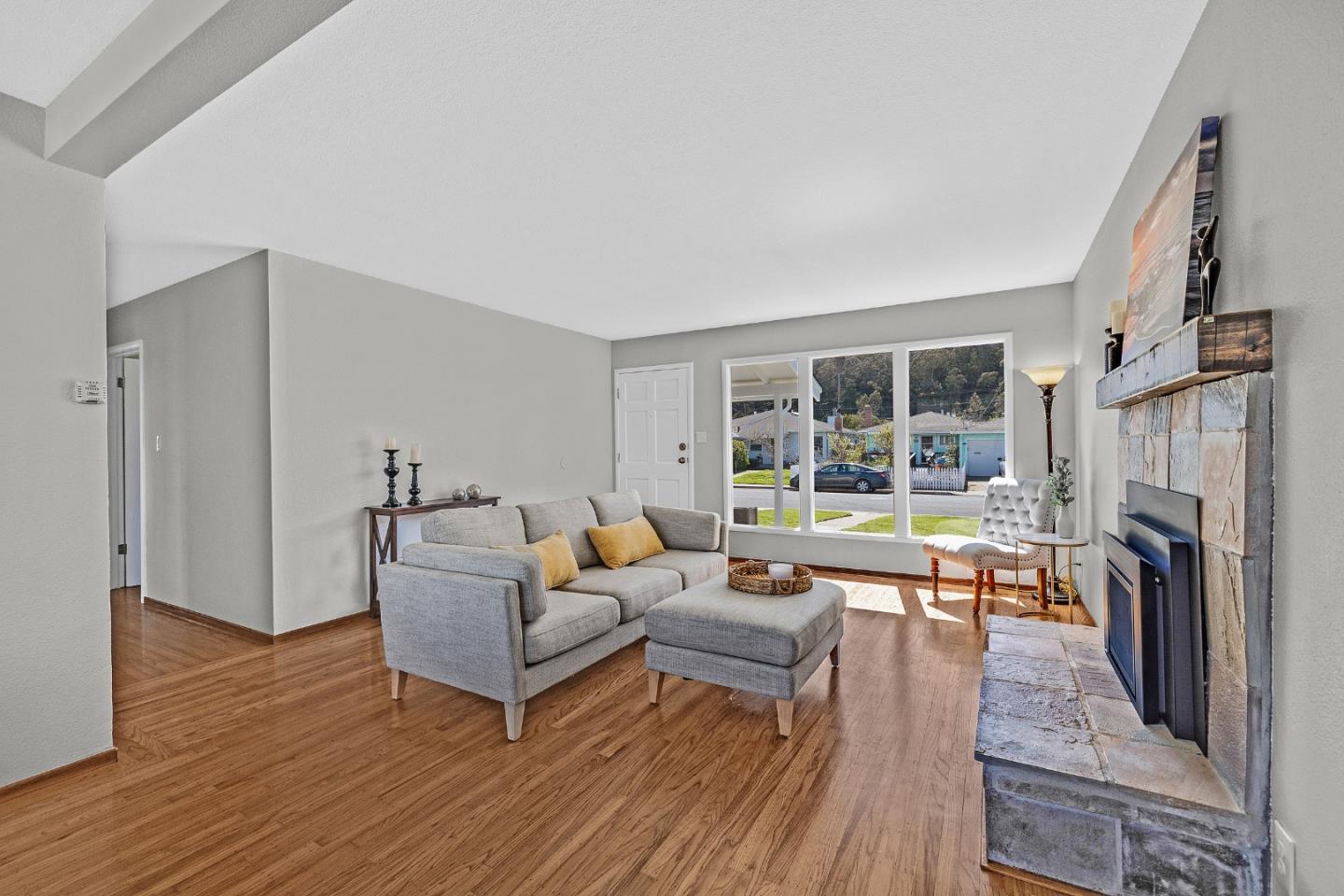 Detail Gallery Image 9 of 32 For 627 Montezuma Dr, Pacifica,  CA 94044 - 3 Beds | 1 Baths