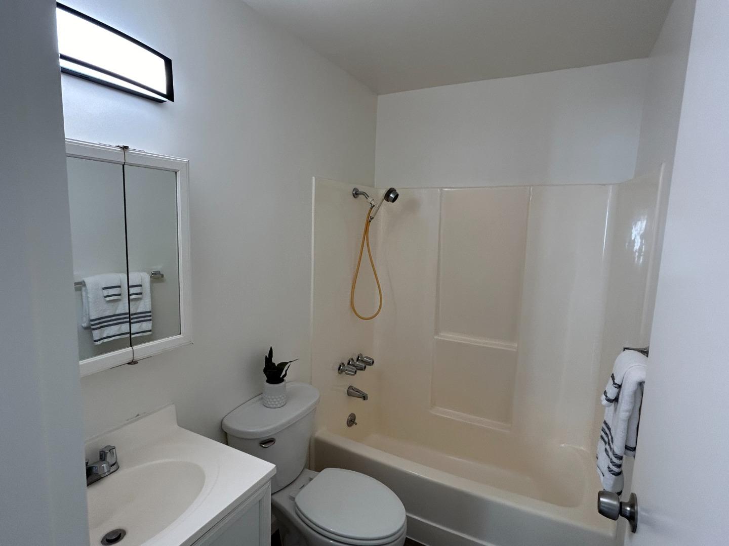 Detail Gallery Image 8 of 26 For 1242 Terra Nova Blvd, Pacifica,  CA 94044 - 3 Beds | 2 Baths