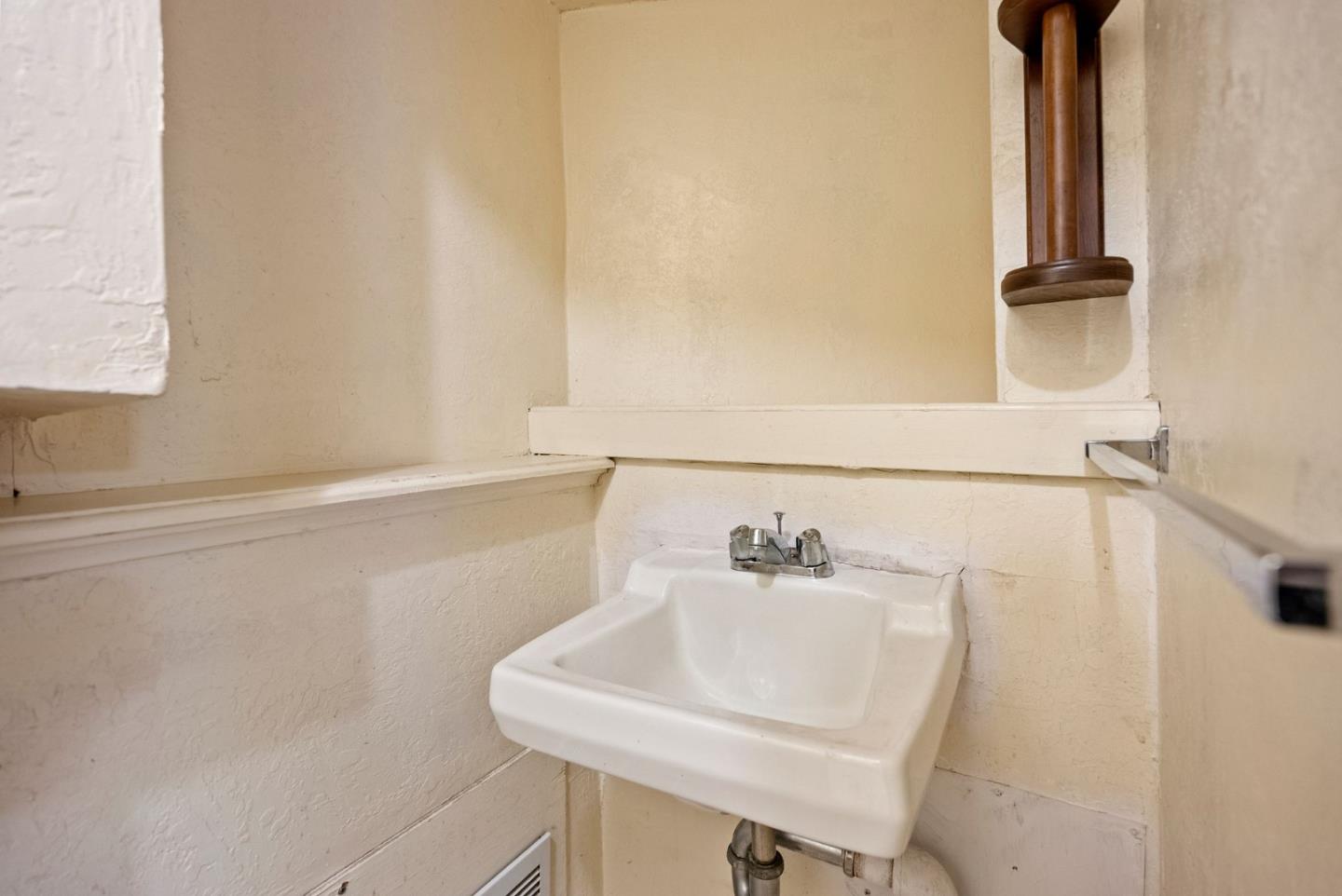 Detail Gallery Image 26 of 40 For 1151 Cleveland St, Redwood City,  CA 94061 - 2 Beds | 1 Baths