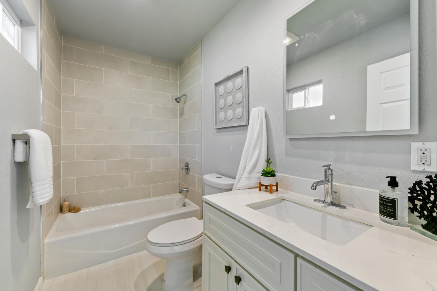 Detail Gallery Image 34 of 53 For 486 59th St, Oakland,  CA 94609 - 4 Beds | 2 Baths