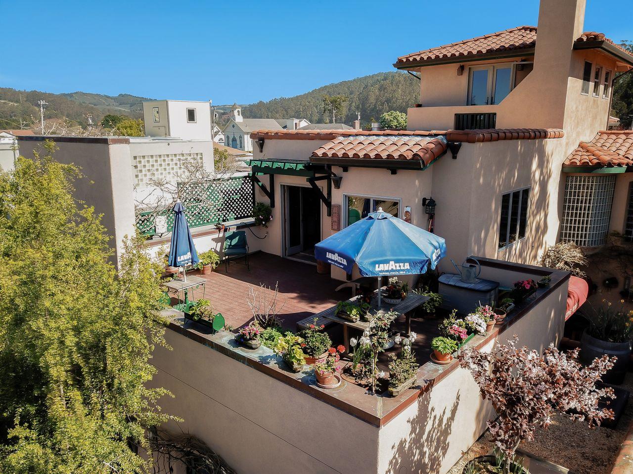 643 Main Street, Half Moon Bay, California 94019, ,Commercial Sale,For Sale,643 Main Street,ML81960369