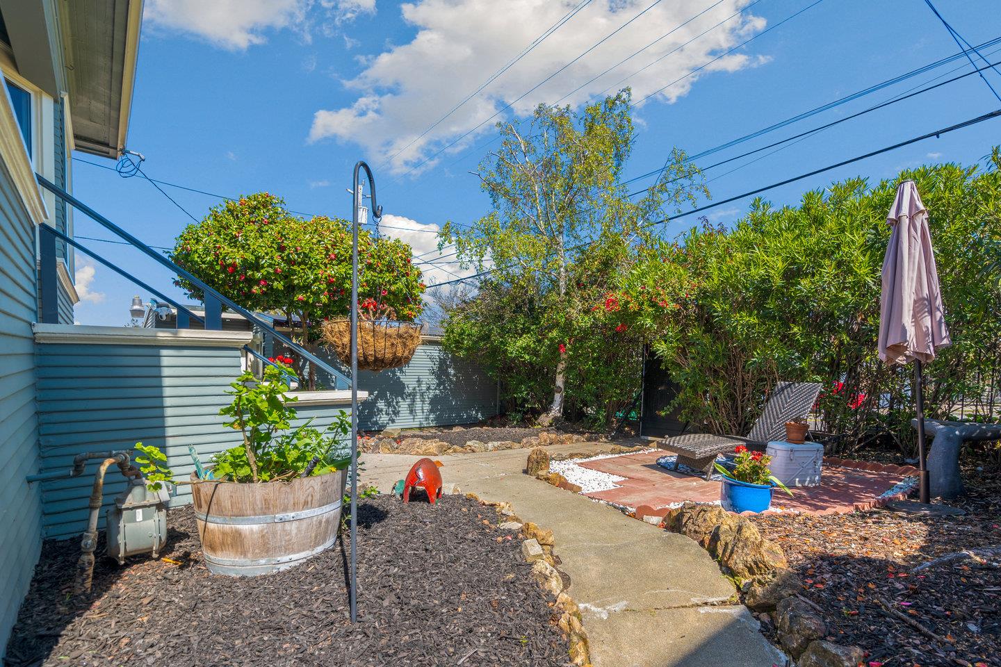 Detail Gallery Image 4 of 59 For 2879 Brookdale Ave, Oakland,  CA 94602 - 4 Beds | 3/2 Baths