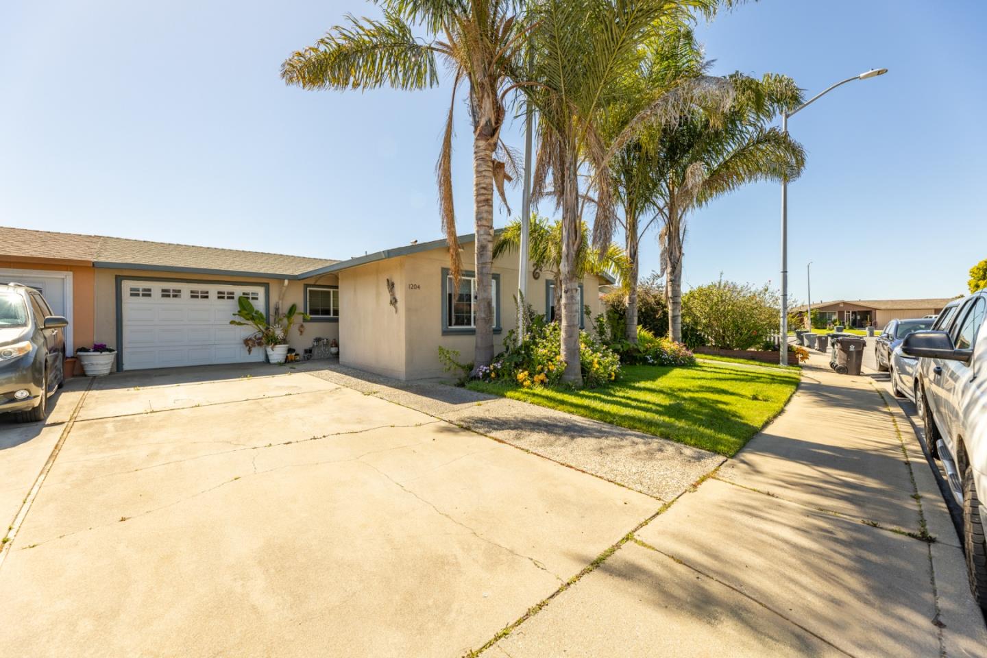 Detail Gallery Image 1 of 20 For 1204 Caoba Way, Salinas,  CA 93905 - 3 Beds | 1 Baths