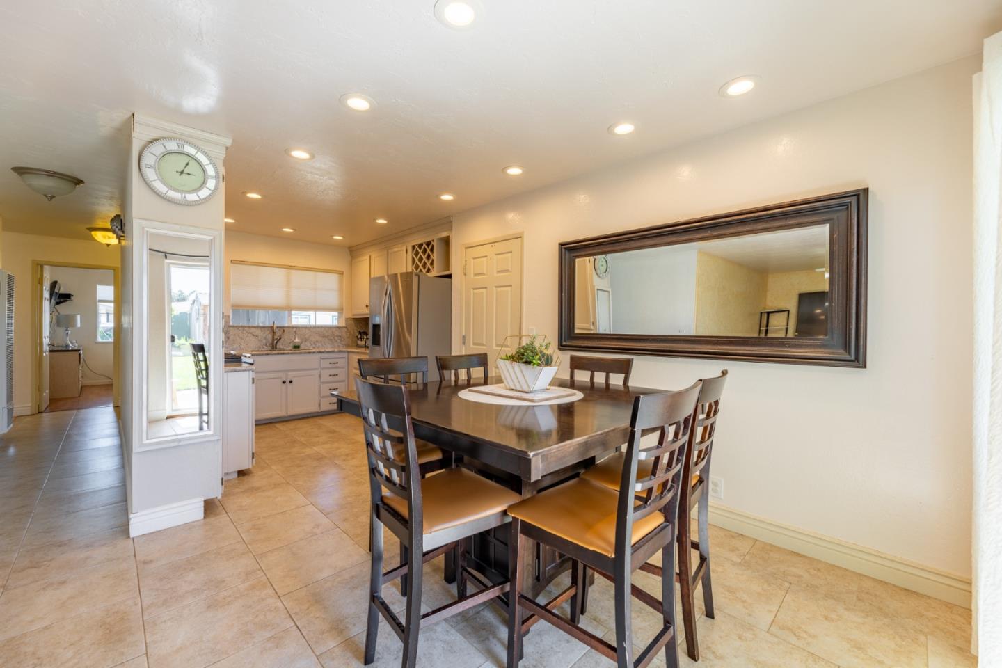 Detail Gallery Image 10 of 20 For 1204 Caoba Way, Salinas,  CA 93905 - 3 Beds | 1 Baths