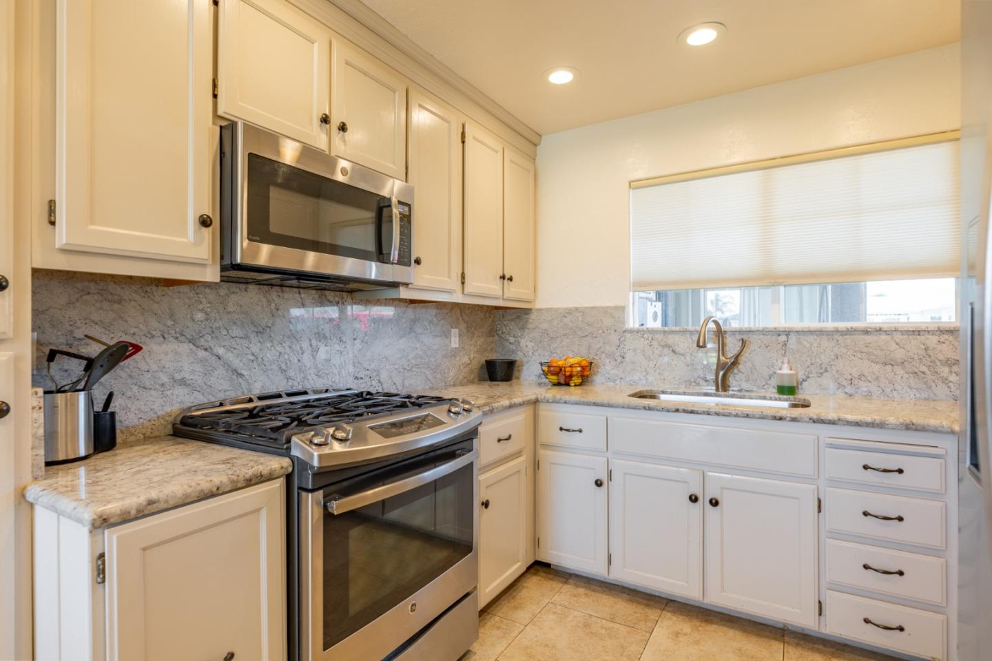 Detail Gallery Image 12 of 20 For 1204 Caoba Way, Salinas,  CA 93905 - 3 Beds | 1 Baths