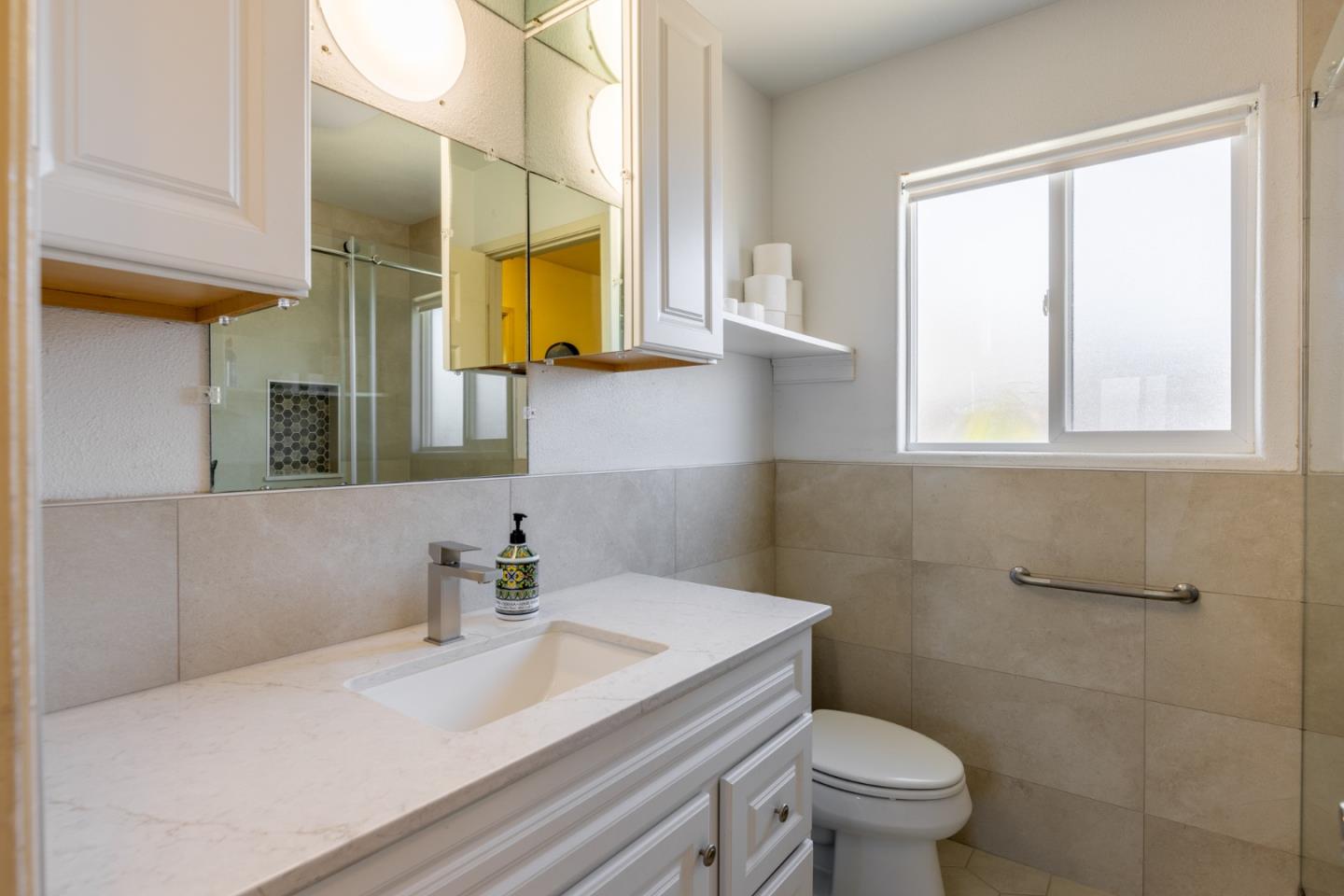 Detail Gallery Image 7 of 20 For 1204 Caoba Way, Salinas,  CA 93905 - 3 Beds | 1 Baths