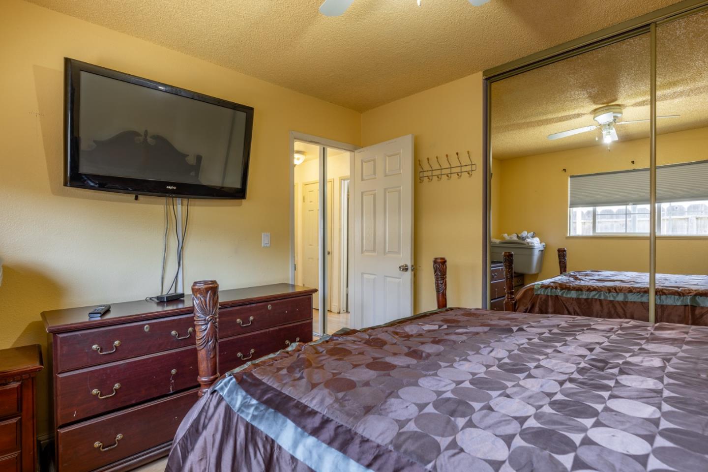 Detail Gallery Image 9 of 20 For 1204 Caoba Way, Salinas,  CA 93905 - 3 Beds | 1 Baths
