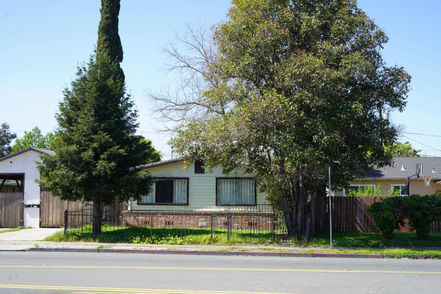 Photo of 4109 N Pershing Ave in Stockton, CA