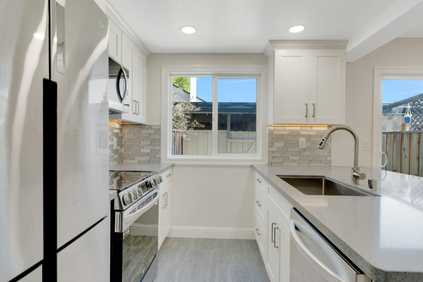 Detail Gallery Image 17 of 30 For 1490 Carnot Dr, San Jose,  CA 95126 - 3 Beds | 1/1 Baths