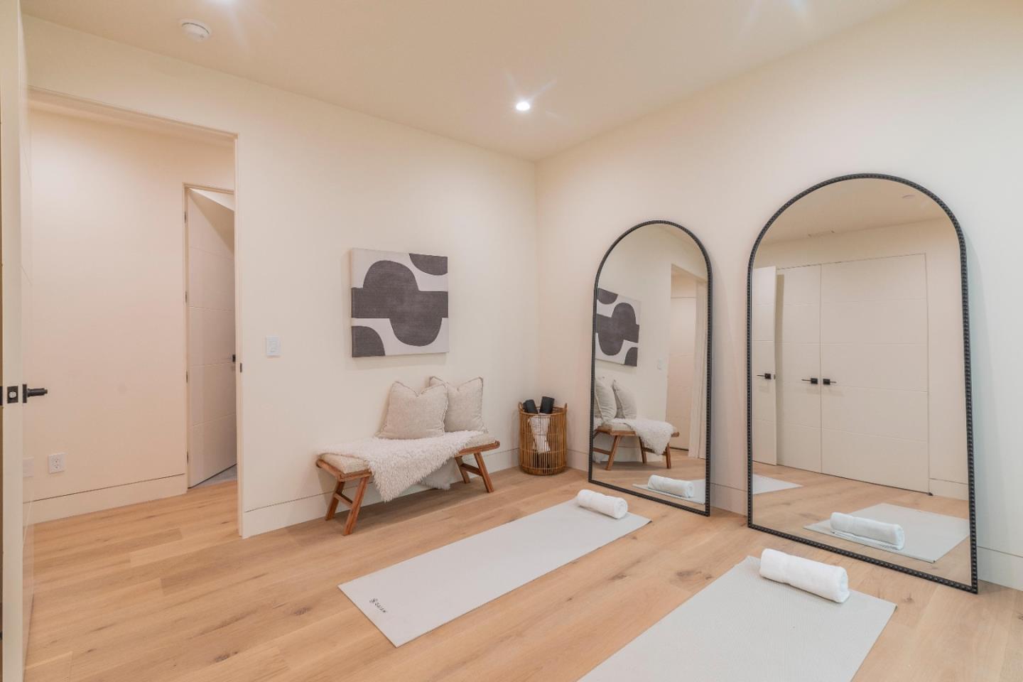 Detail Gallery Image 69 of 97 For 1221 Kenilworth Rd, Hillsborough,  CA 94010 - 8 Beds | 8/2 Baths