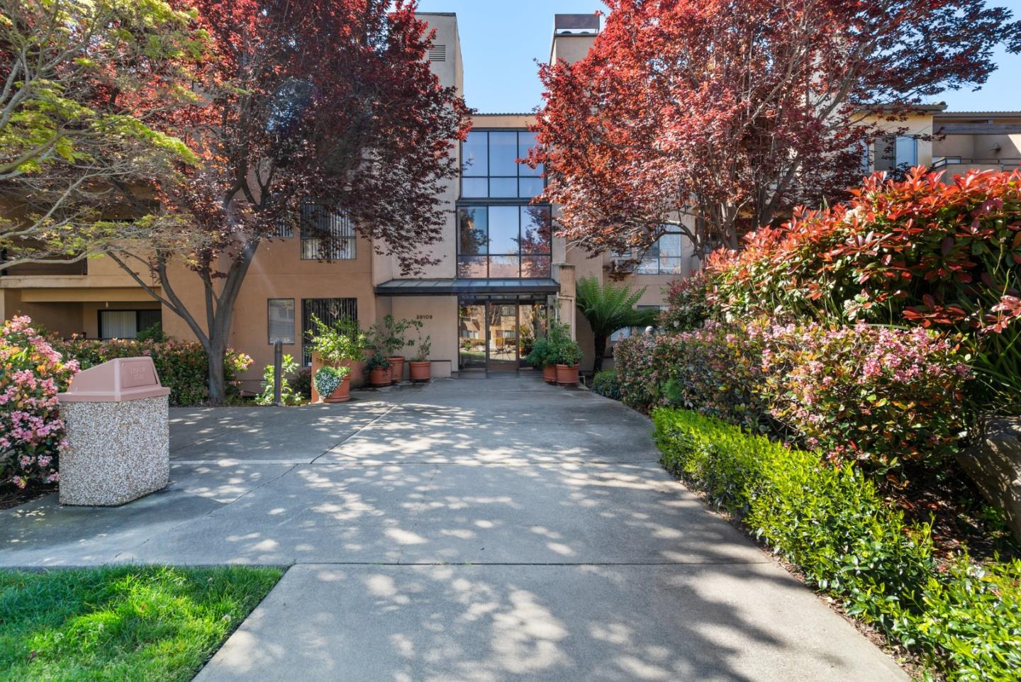Detail Gallery Image 1 of 27 For 39109 Guardino Dr #331,  Fremont,  CA 94538 - 1 Beds | 1 Baths