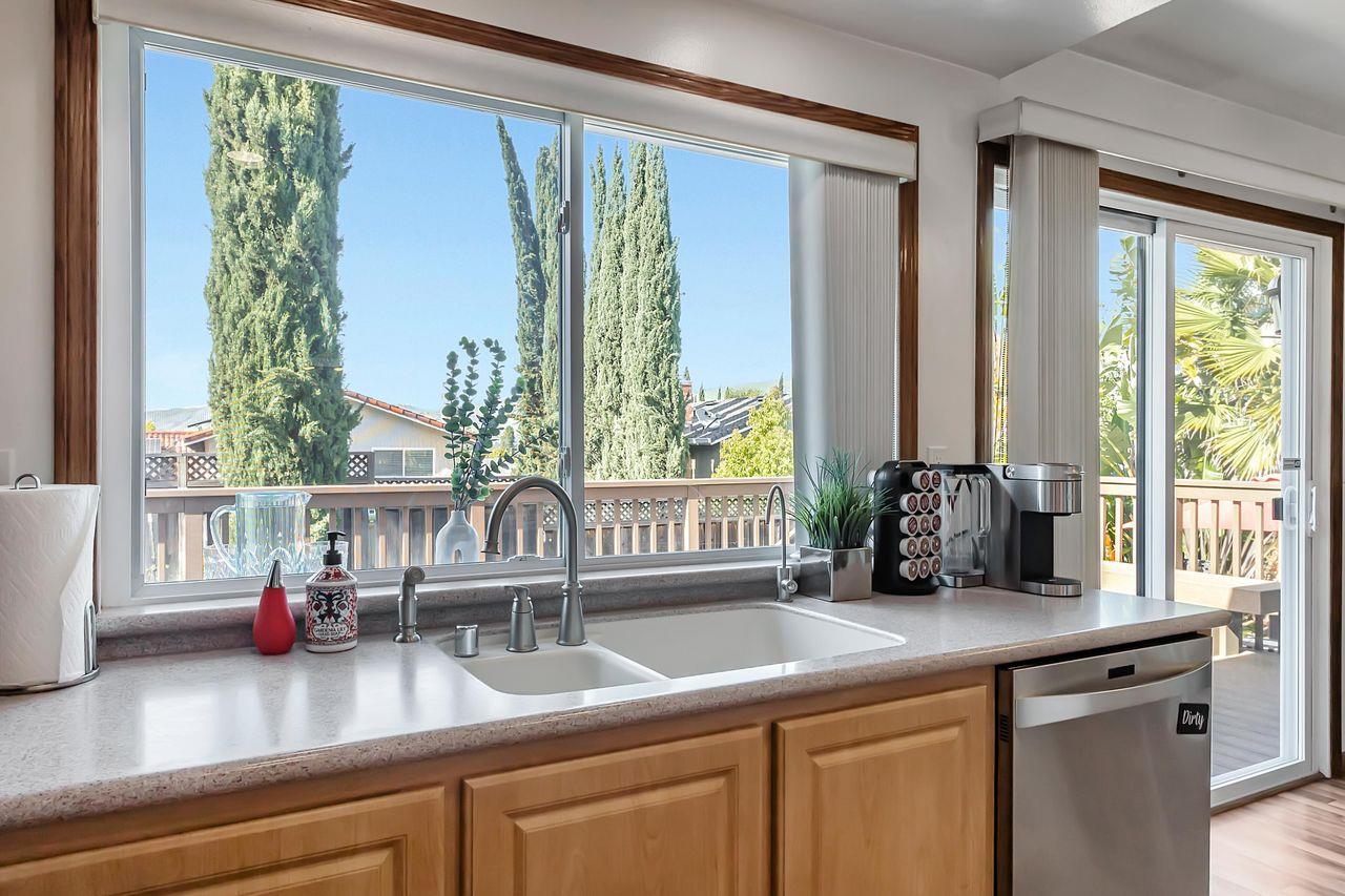 Detail Gallery Image 14 of 62 For 2459 Escalonia Ct, San Jose,  CA 95121 - 4 Beds | 2/1 Baths