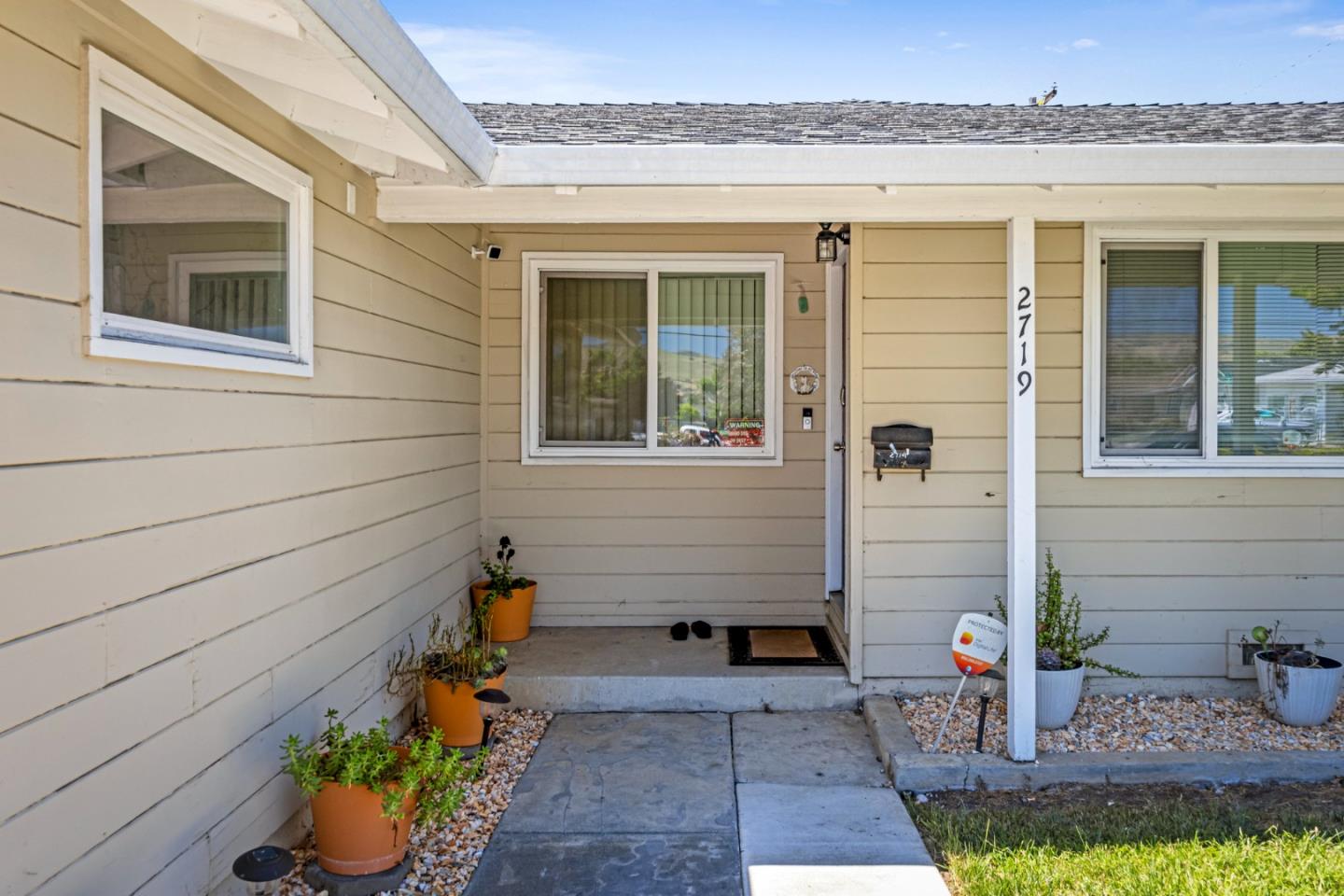 Detail Gallery Image 5 of 24 For 2719 Alvin Ave, San Jose,  CA 95121 - 3 Beds | 1/1 Baths