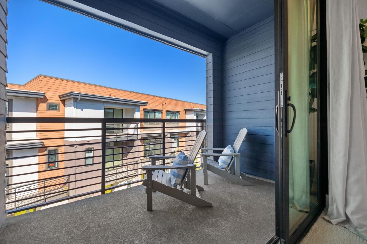 Detail Gallery Image 2 of 25 For 142 Waters Park Cir, San Mateo,  CA 94403 - 2 Beds | 2/1 Baths