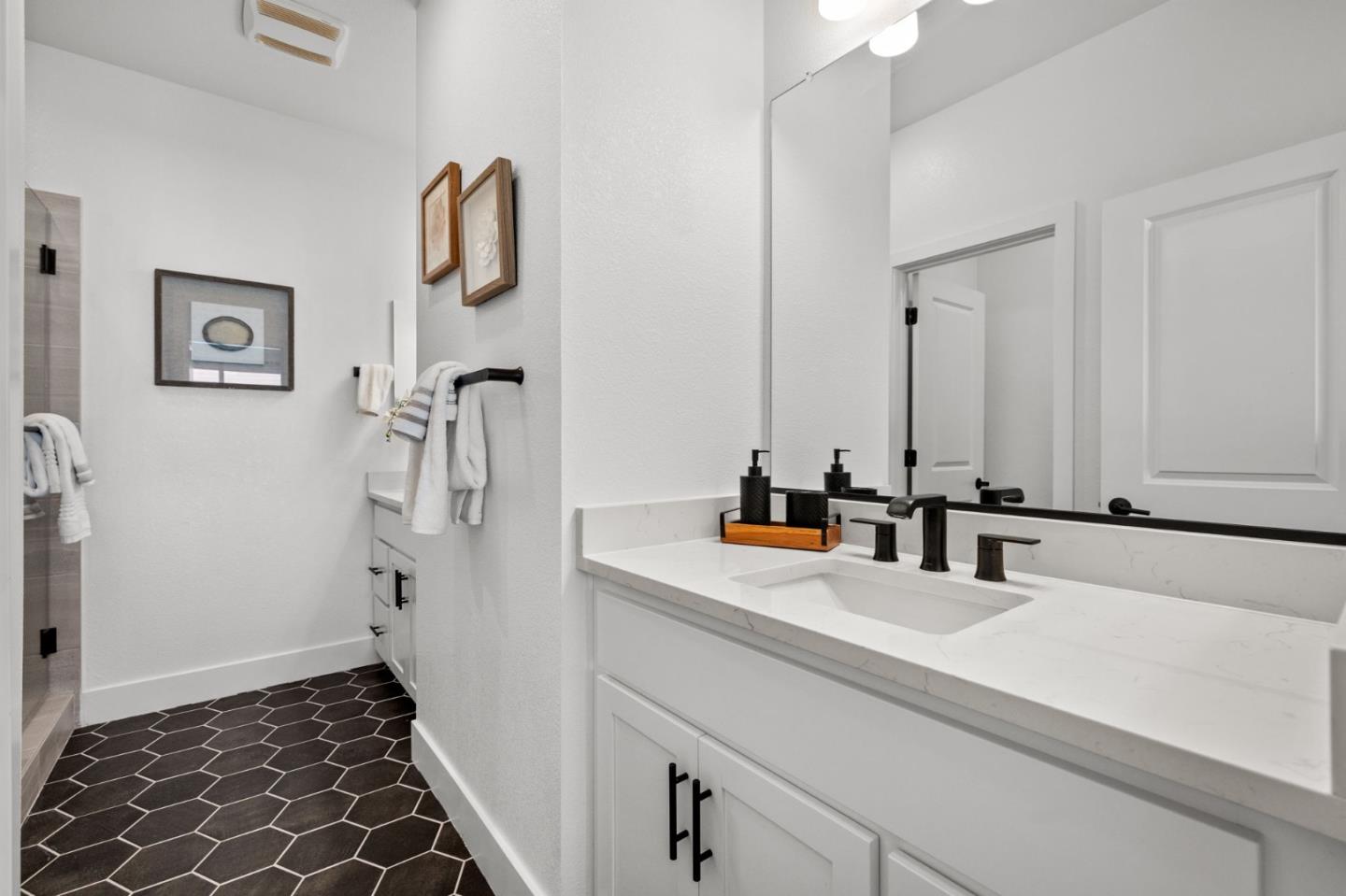 Detail Gallery Image 22 of 25 For 142 Waters Park Cir, San Mateo,  CA 94403 - 2 Beds | 2/1 Baths