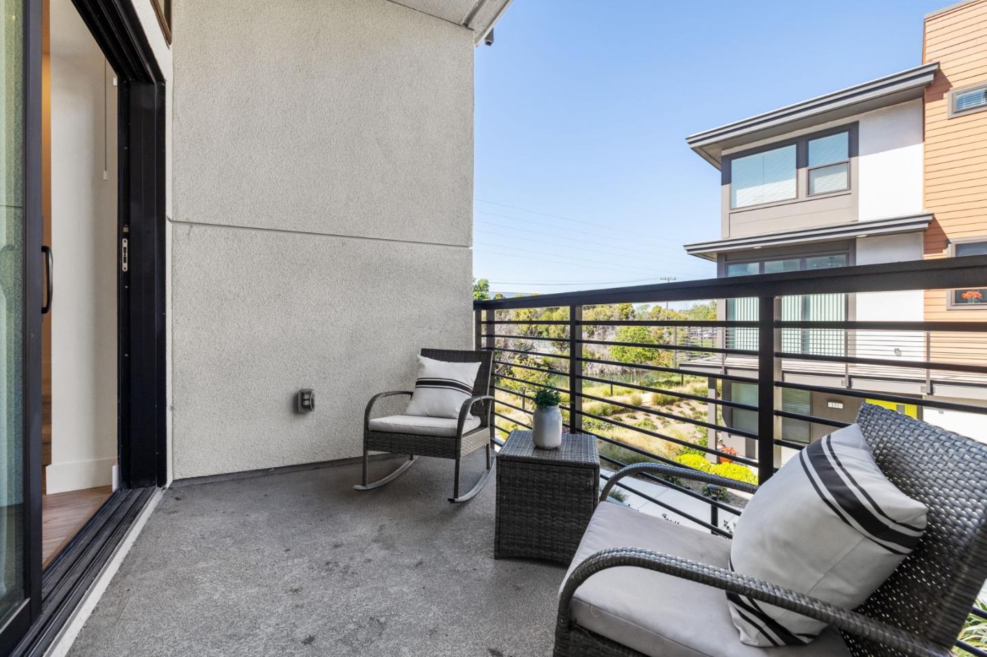 Detail Gallery Image 6 of 25 For 142 Waters Park Cir, San Mateo,  CA 94403 - 2 Beds | 2/1 Baths