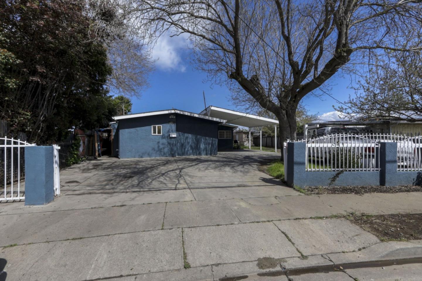 Photo of 2887 Fordham St in East Palo Alto, CA
