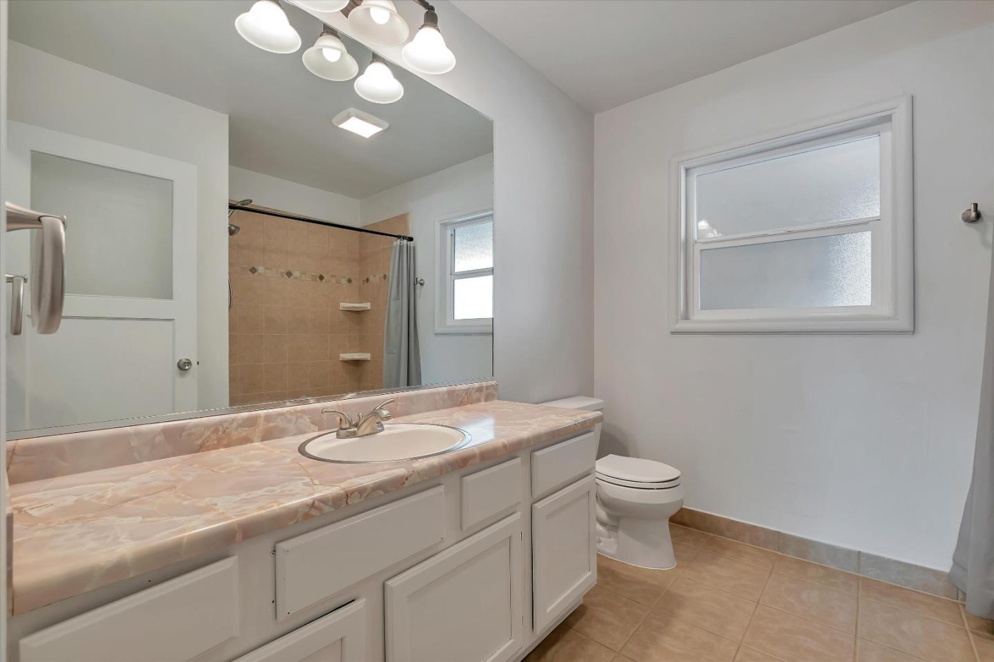 Detail Gallery Image 12 of 19 For 22722 7th St, Hayward,  CA 94541 - 2 Beds | 1/1 Baths