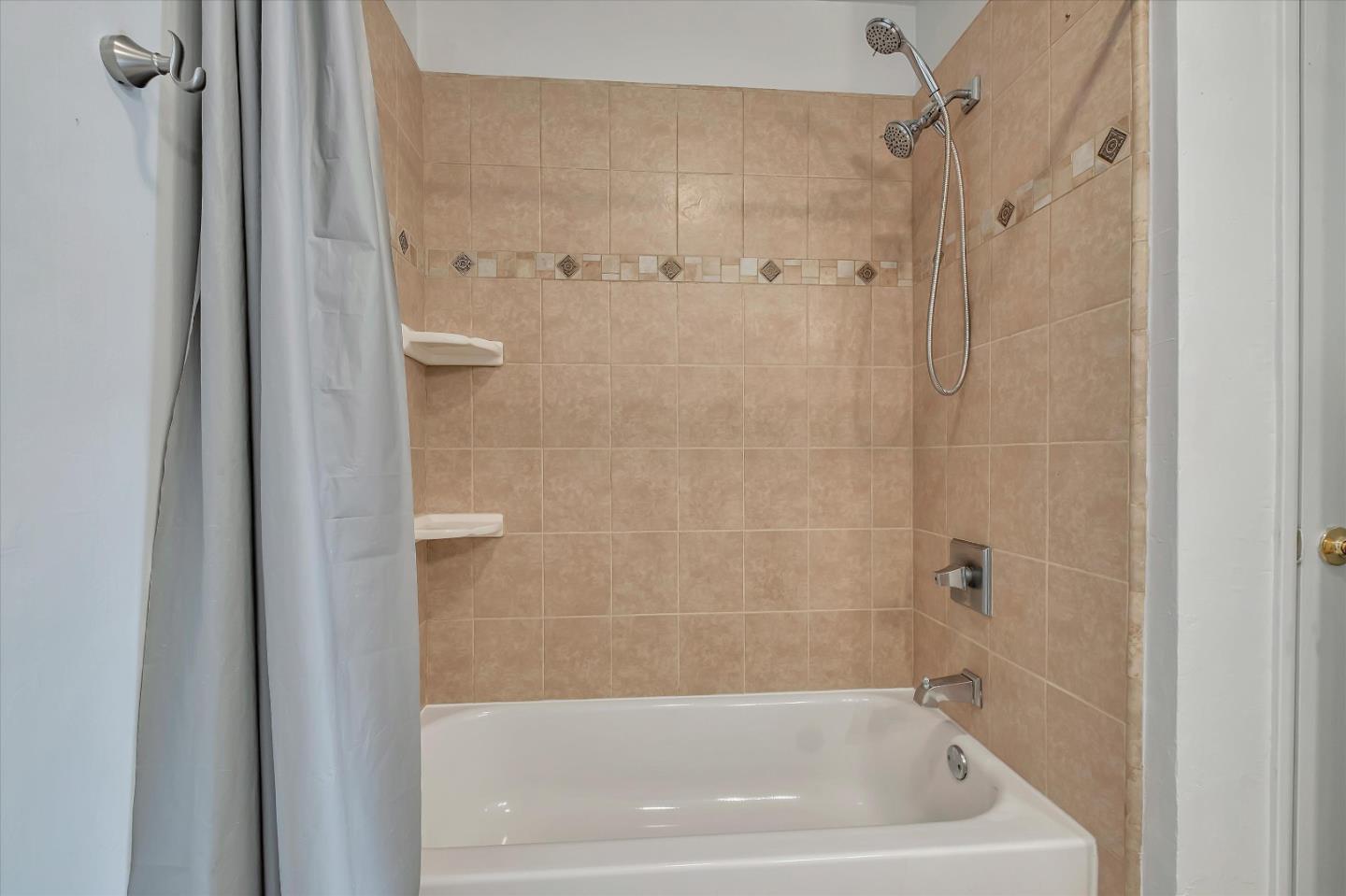 Detail Gallery Image 13 of 19 For 22722 7th St, Hayward,  CA 94541 - 2 Beds | 1/1 Baths