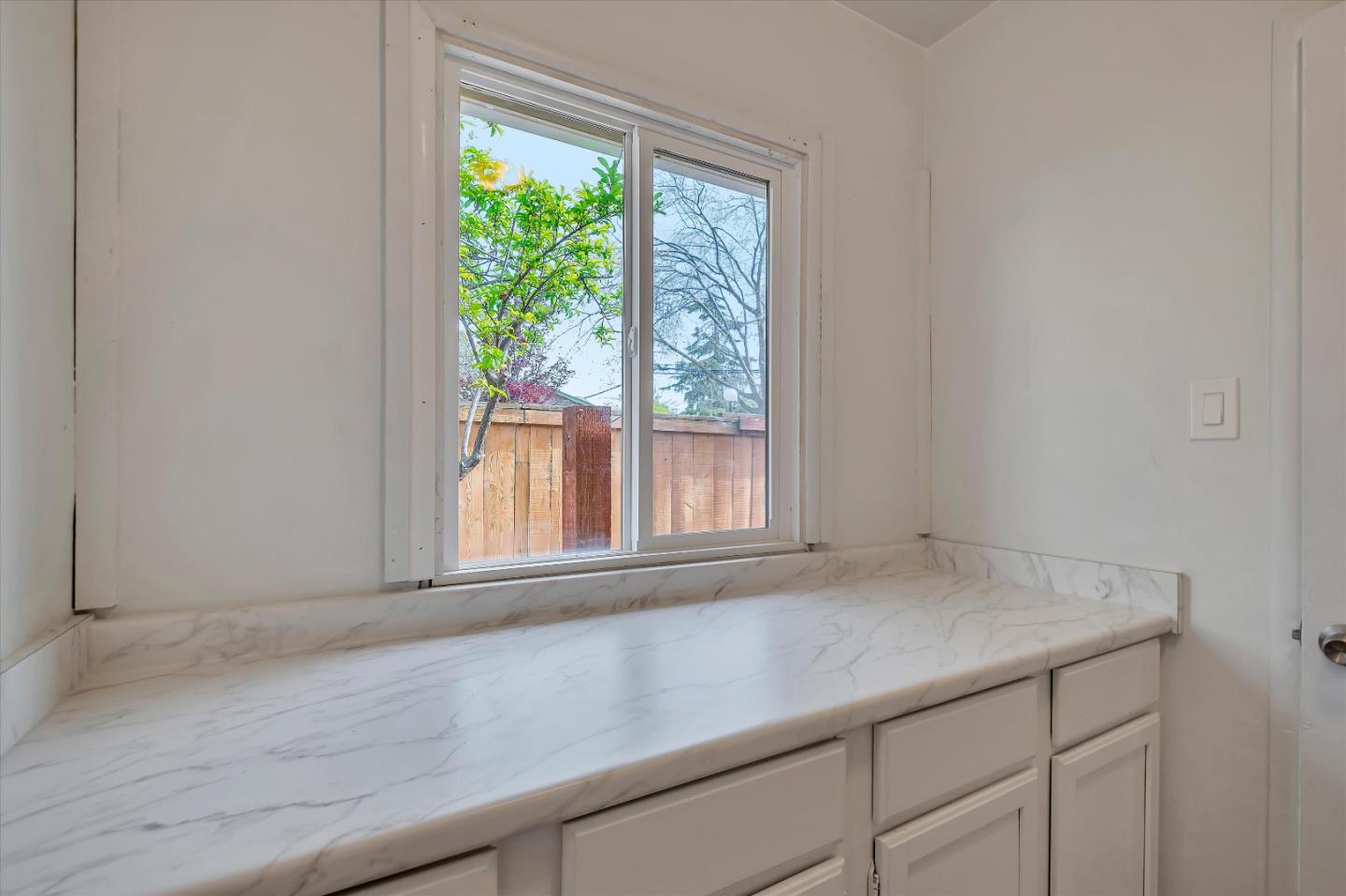 Detail Gallery Image 14 of 19 For 22722 7th St, Hayward,  CA 94541 - 2 Beds | 1/1 Baths