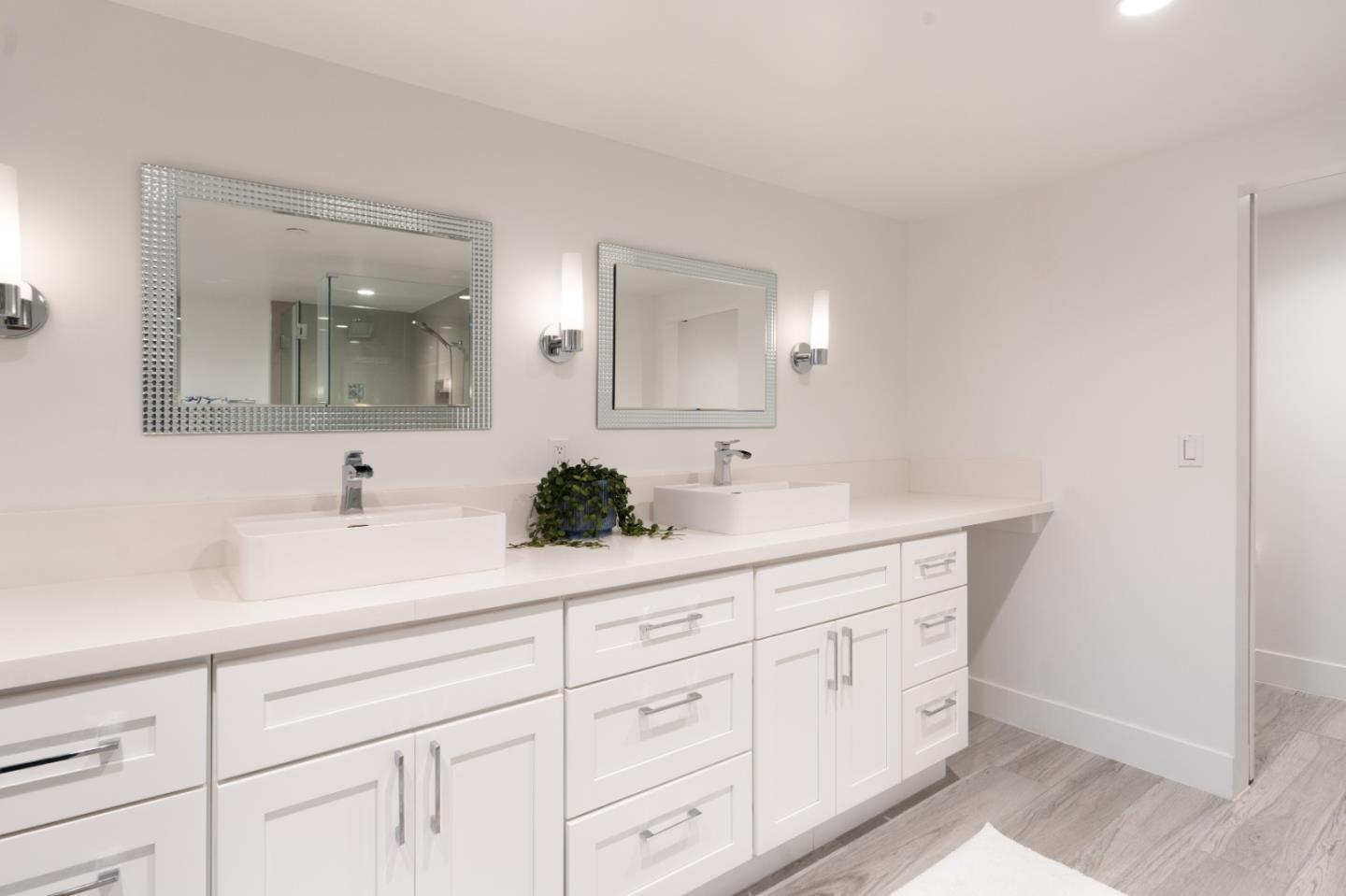 Detail Gallery Image 21 of 37 For 542 Lighthouse Ave #203,  Pacific Grove,  CA 93950 - 2 Beds | 2/1 Baths
