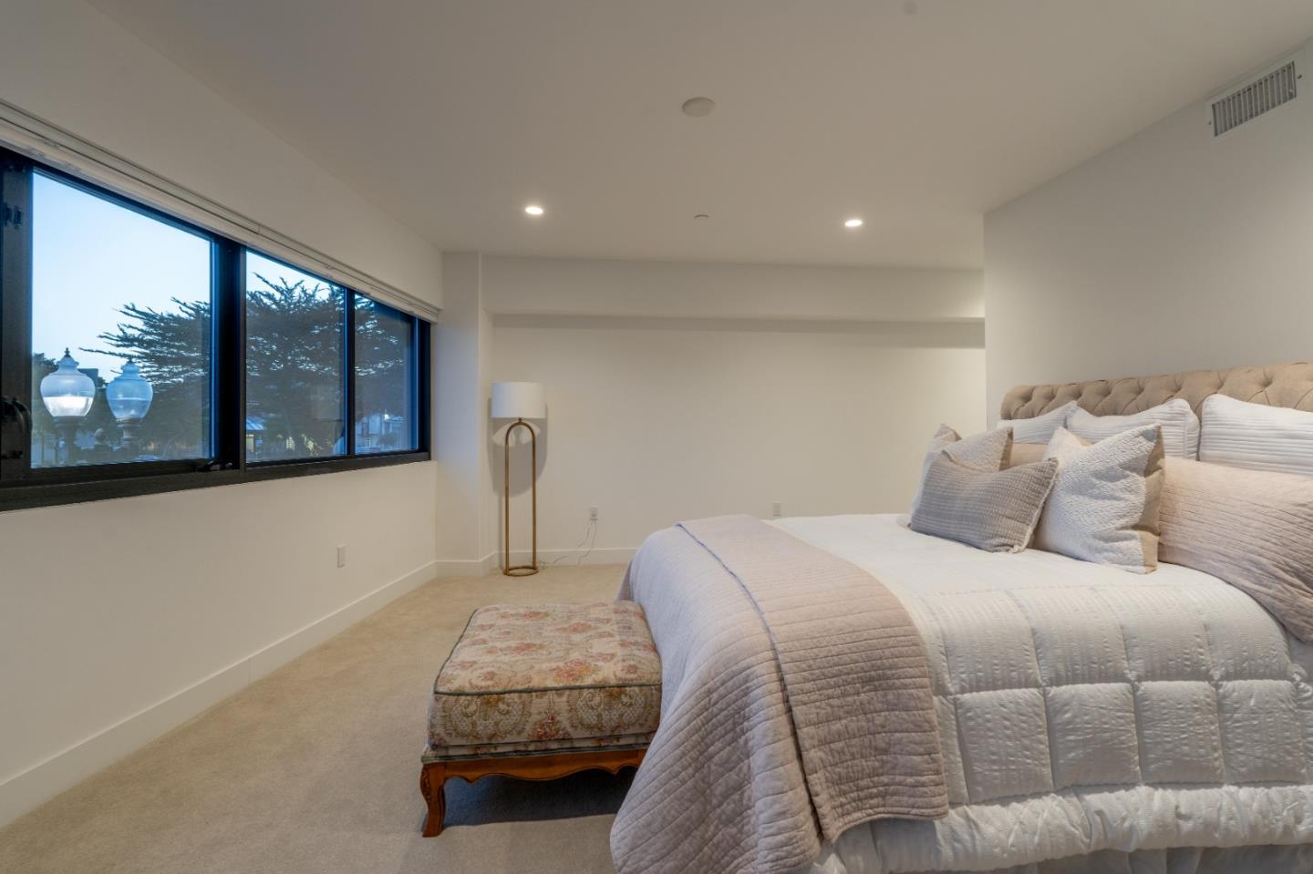 Detail Gallery Image 25 of 37 For 542 Lighthouse Ave #203,  Pacific Grove,  CA 93950 - 2 Beds | 2/1 Baths