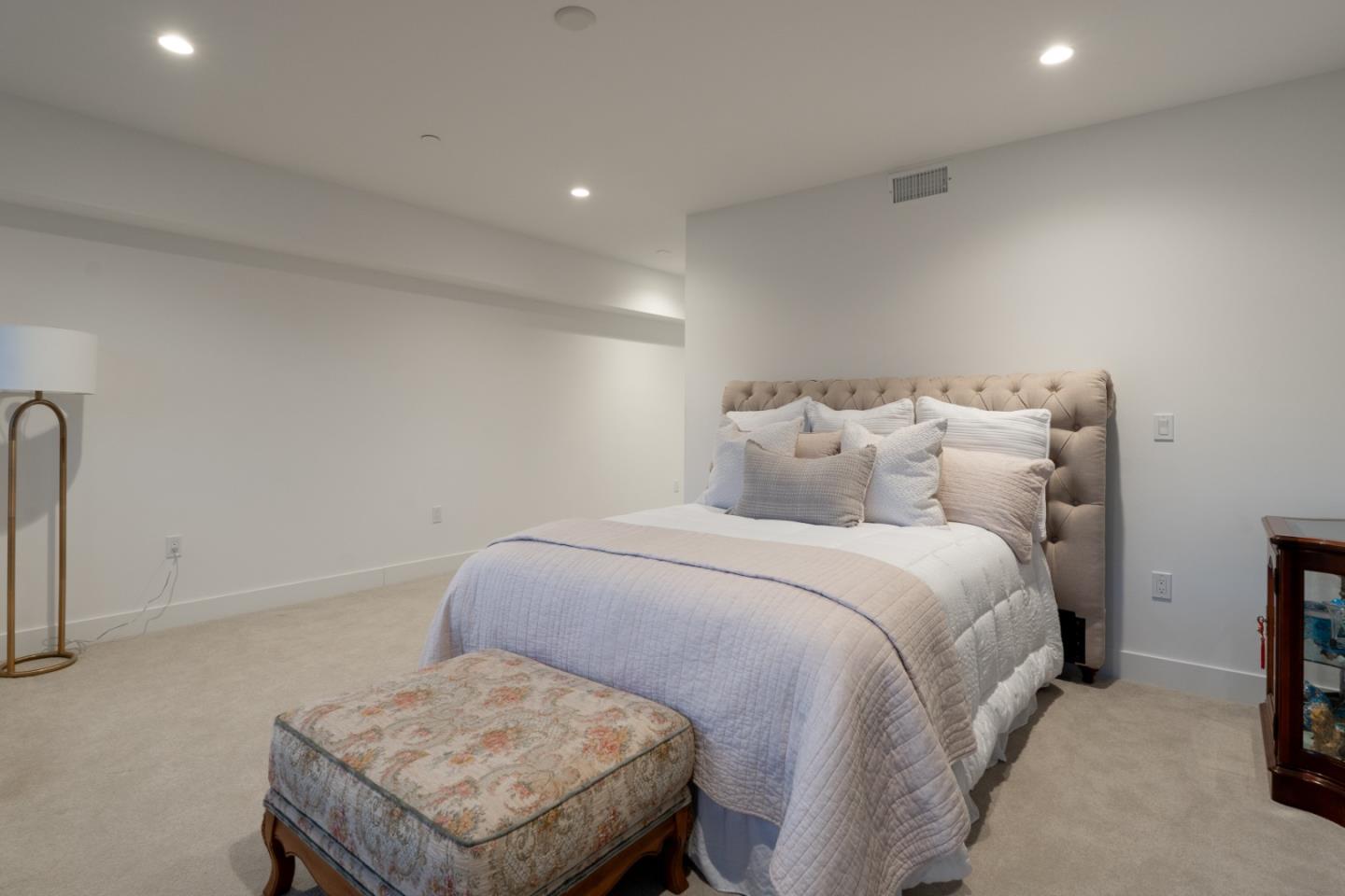 Detail Gallery Image 26 of 37 For 542 Lighthouse Ave #203,  Pacific Grove,  CA 93950 - 2 Beds | 2/1 Baths