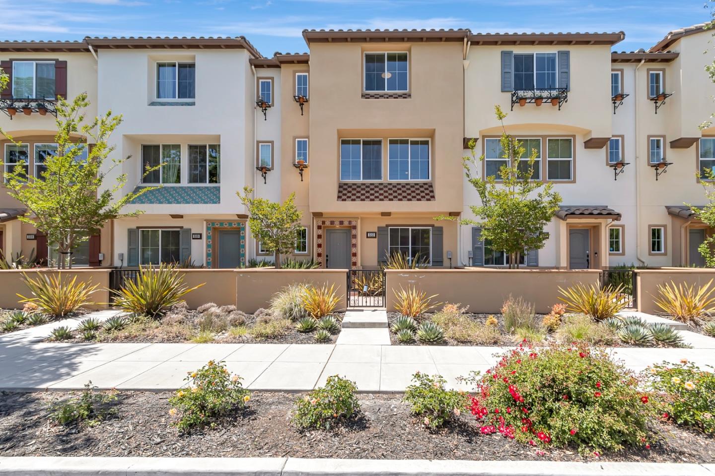 Detail Gallery Image 1 of 38 For 512 San Augusto Ter, Sunnyvale,  CA 94085 - 4 Beds | 3/1 Baths